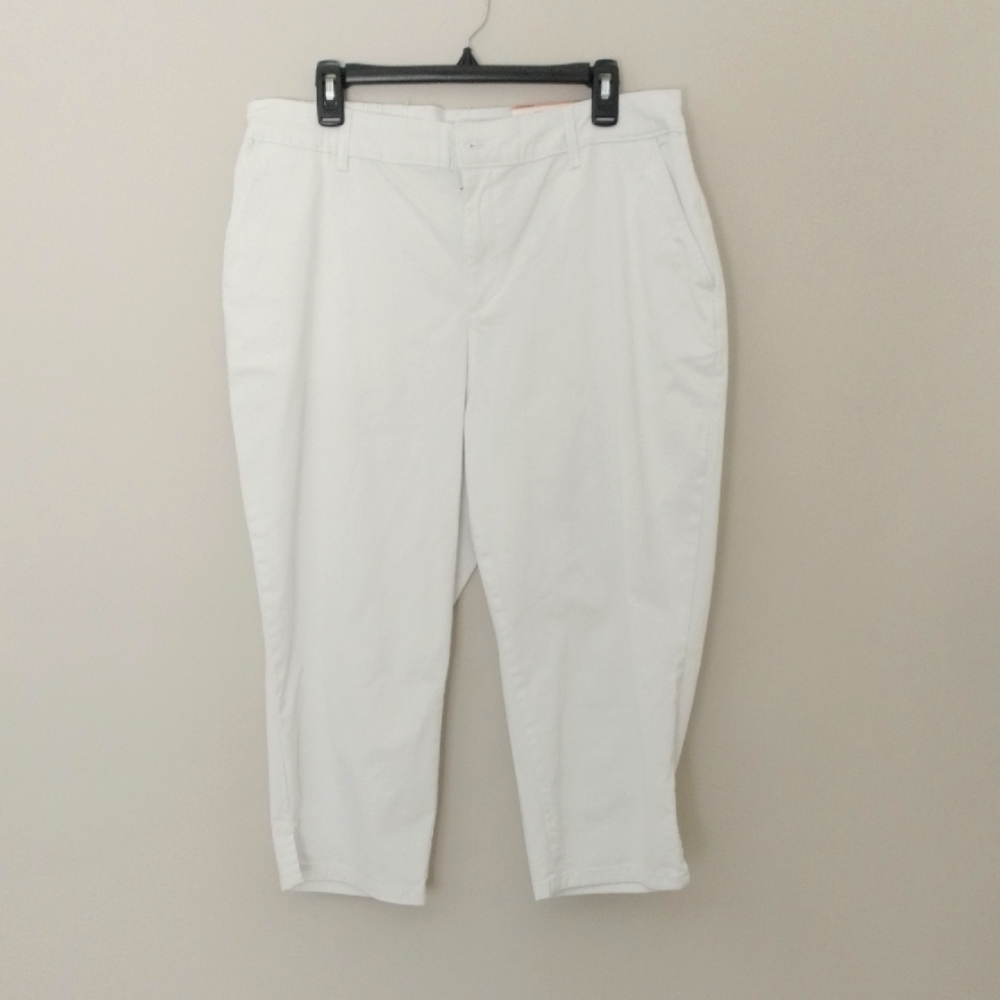 Style & Co. White Capri Pants Size 14W